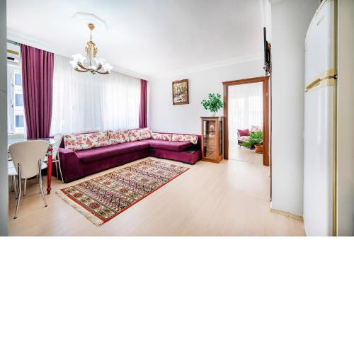 Cozy Flat with Balcony Close to Public Transportation in Konyaalti, Antalya