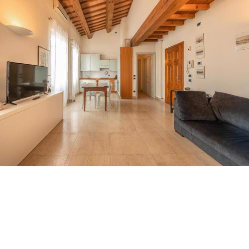 Cozy flat with big balcony few steps from Arena