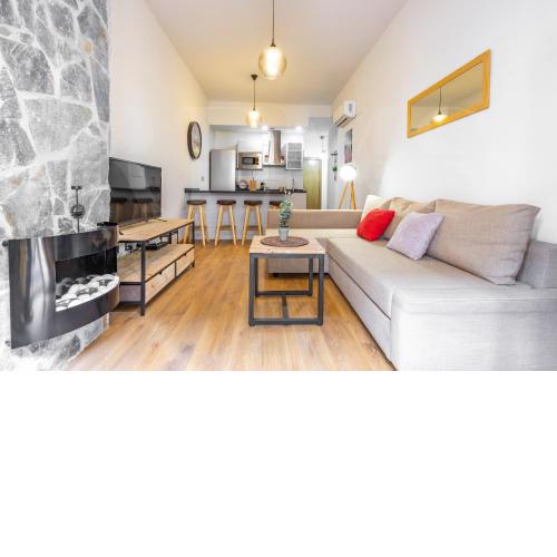 Cozy Flat with common pool & parking - Center