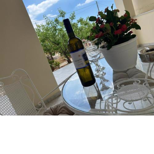 Cozy Garden House near the beach, a/c,wifi,parking