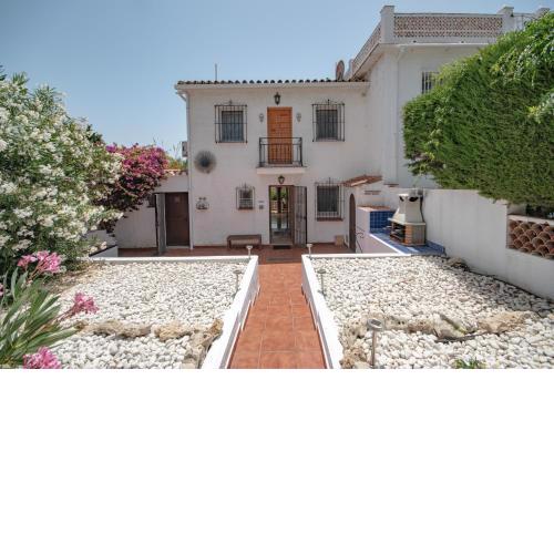 Cozy holiday home at the beach in Costabella, Marbella