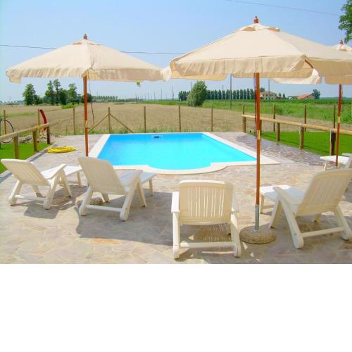 Cozy Holiday Home in Ariano nel Polesine with Swimming Pool