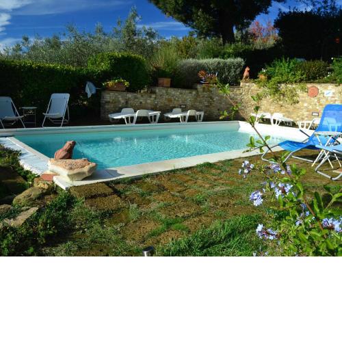 Cozy Holiday Home in Tavarnelle Val di Pesa with Shared Pool