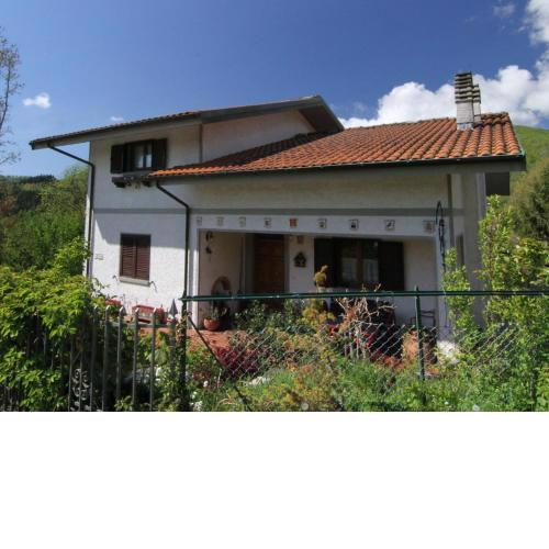 Cozy Holiday Home in Tuscany with Private Garden