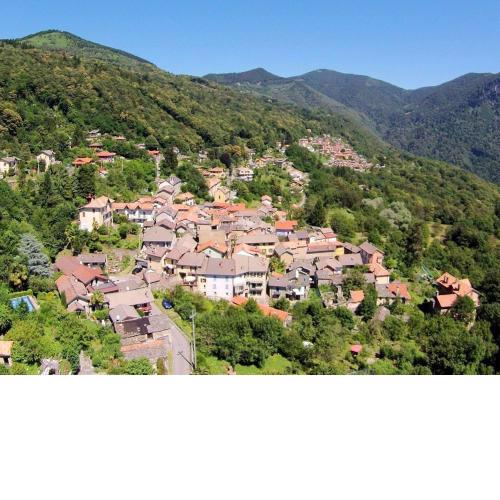 Cozy Holiday Home with Small Garden in Trarego Piedmont