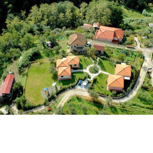 Cozy Holiday Home with Swimming Pool near Lake in Liguria