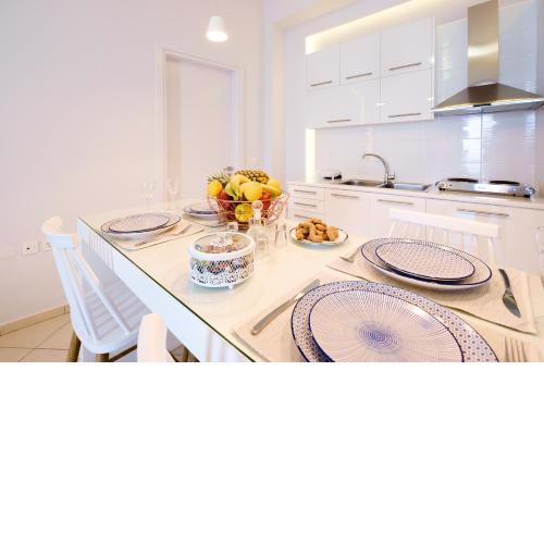 Cozy Home steps from old Port, Seafront & Parking