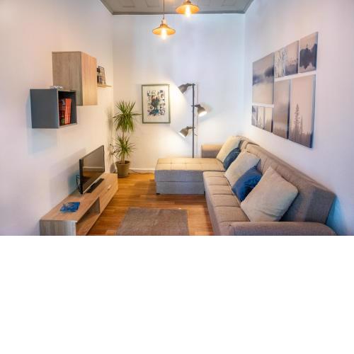 Cozy House with Flowery Courtyard in Notable Location