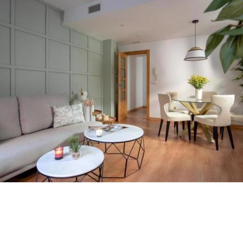 Cozy house with parking included