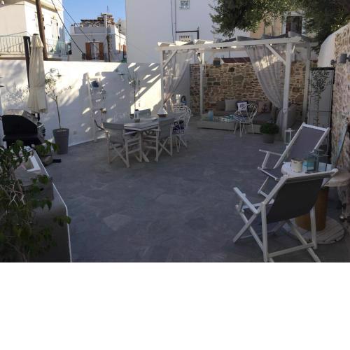 Cozy house with relaxing backyard