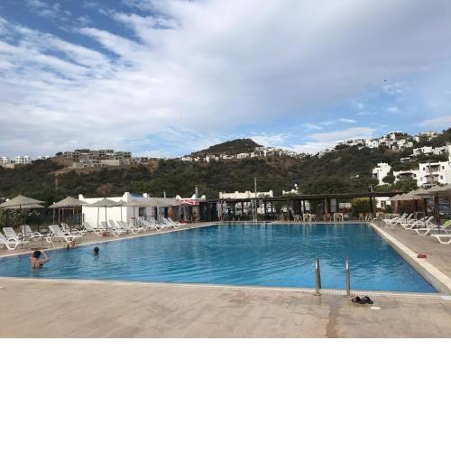 Cozy House with Shared Pools near Beach in Bodrum