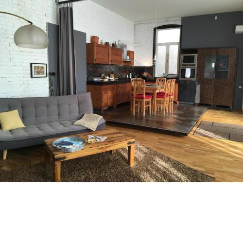 Cozy Loft at Opera