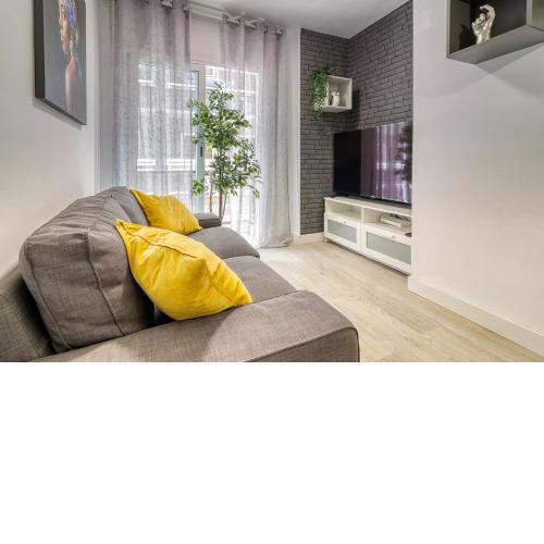 Cozy main square and beachfront 3-bedrooms apartment