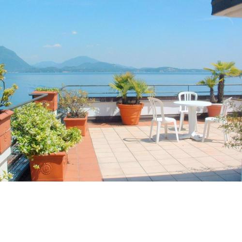 Cozy Mansion near Lake in Baveno Italy