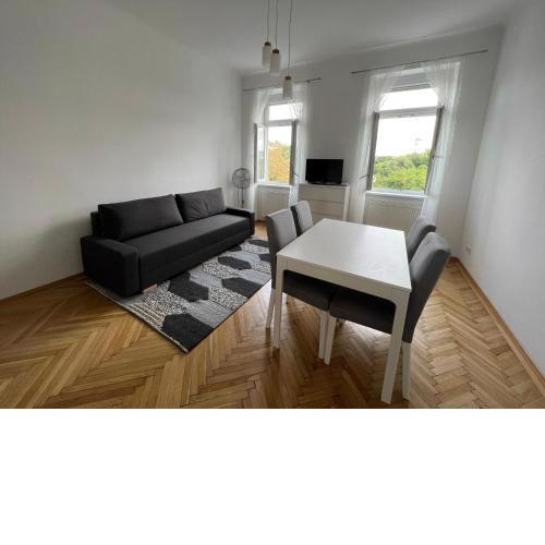 Cozy one bedroom apartment with Park View
