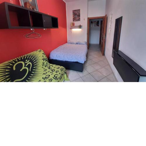 Cozy ROOM STANZA close city center in a family House Stanza in appartamento condiviso noi viviamo in casa STANZA in affitto
