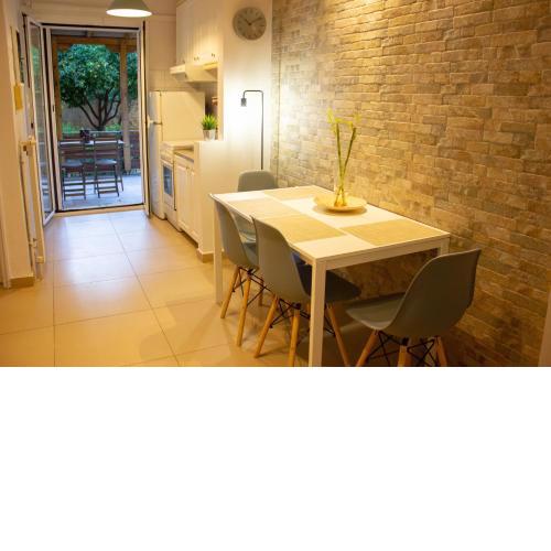 Cozy Studio in Central Glyfada - Sleeps 3