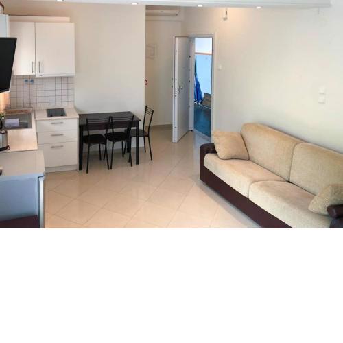 COZY STUDIO NEAR THE BEACH 1STFLOOR
