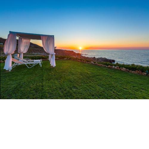 Cozy studio, walking distance to amenities & the beach!