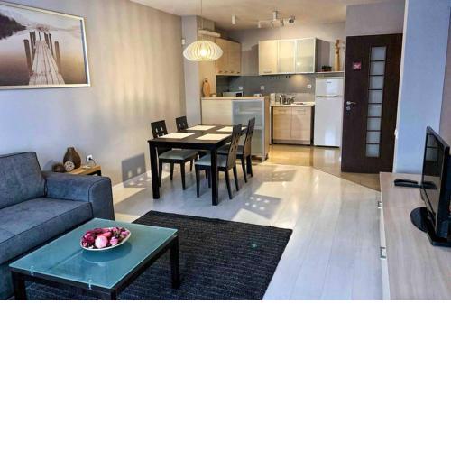 Cozy Top Center Apartment