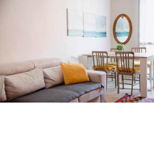 Cozycolourful Flat Close To Bocconi University