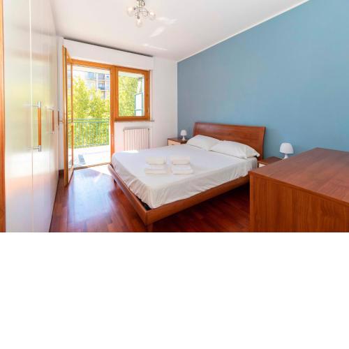 Cozy&Spacious apt 2 min walk from the tram stop!