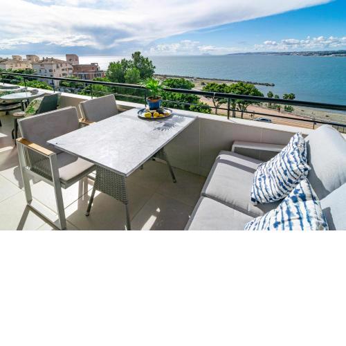 CP - Modern Beachside Apartment in Estepona