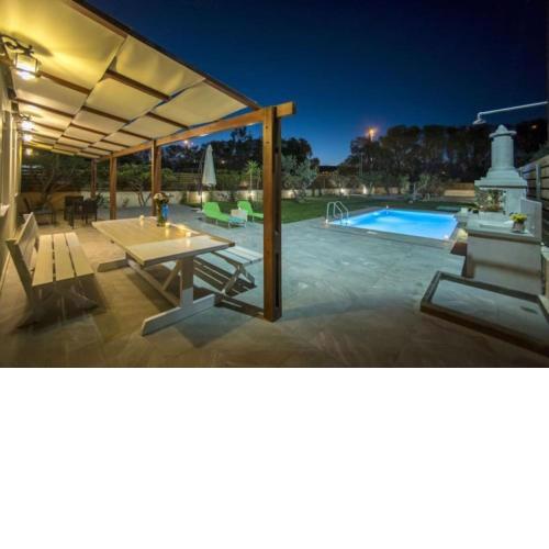CRETAN VILLA OLIVIA