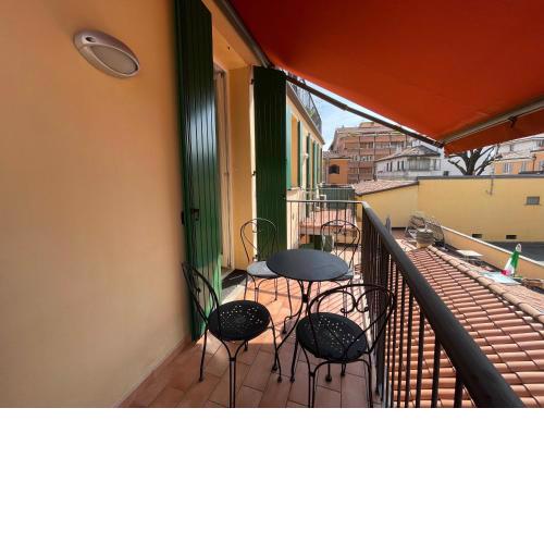 Crocetta Certosa Apartment con balcone