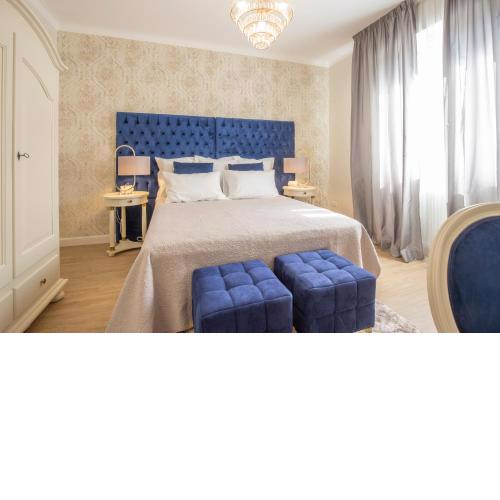 CRYS: Apartments, Holiday, Business, Blu