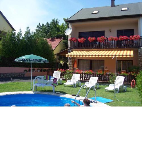 Crystal Apartement A