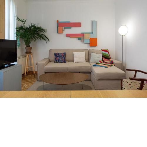 Cute 1 Bedroom Apartment with a balcony