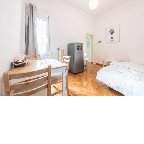 Cute and central apt for 3