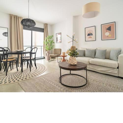 Cute city apartment for four near the beach in sunny Malaga Alll yours
