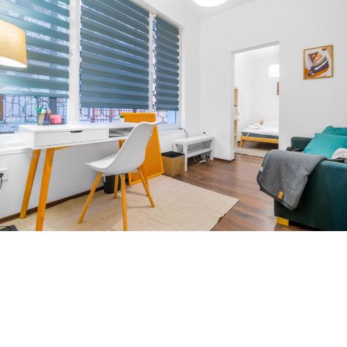 Cute&Cozy 2BD Flat with Balcony