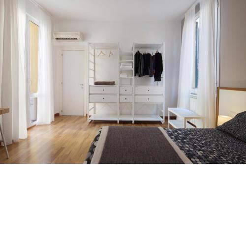 cV5 - La Spezia city center - Wide modern apartment walking distance to the station to Cinque Terre - Big terrace on the roofs