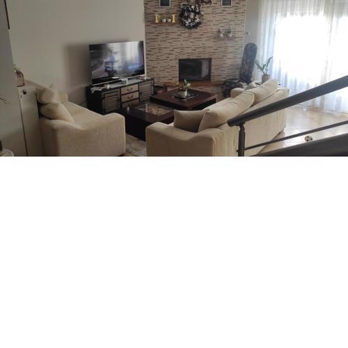 D & J Luxury House