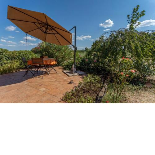 da Dede Cozy Apt with Terrace and Private parking!