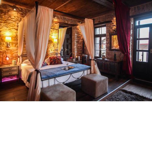 Dafni 65 · Antique Luxury Suite 65sq.m.