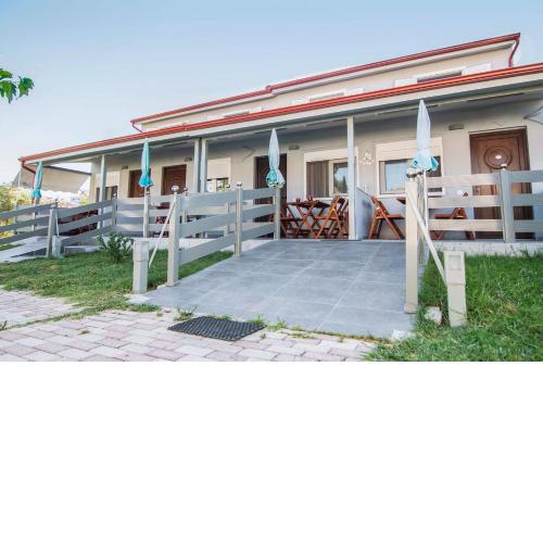 Dafni Dolphins House Villas