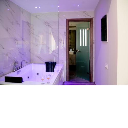 DAFNI LUXURY SUITES