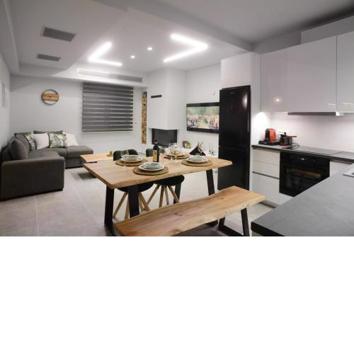 Damona 2BR Luxury Home with garden - κοντά στο κέντρο
