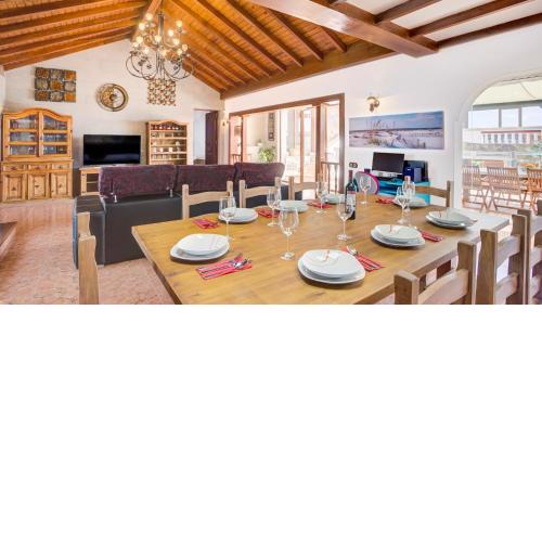 Daniel's Luxury House - Ocean View and Heated Pool