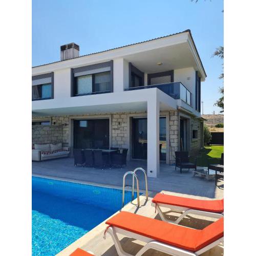 De-Lale Villa