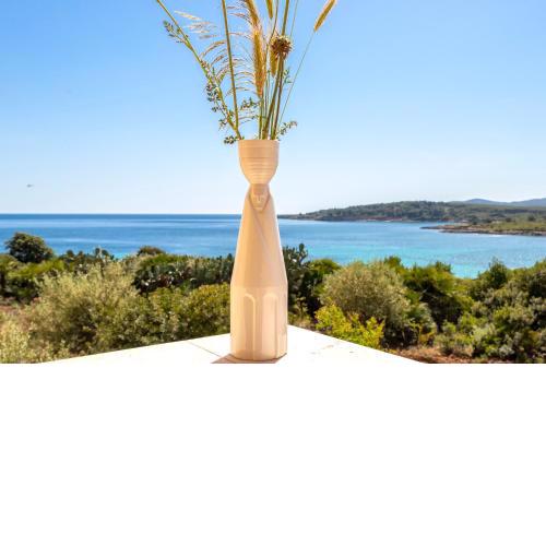 Dea Fertilia. Casa indipendente con vista mare.