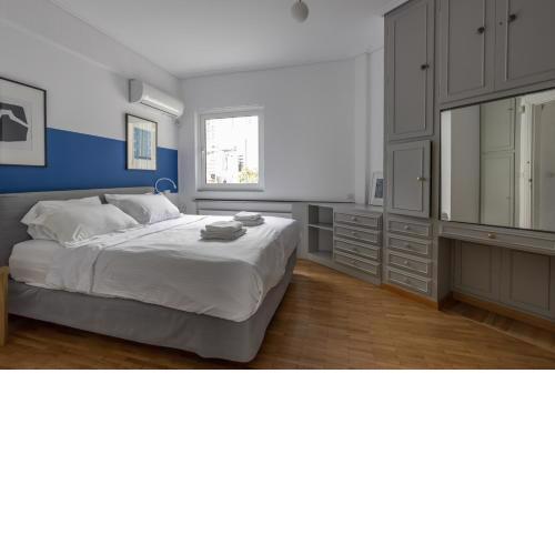 Deco Marble Apt with Acropolis view