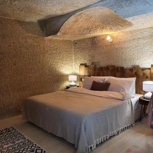 Deep Cave House