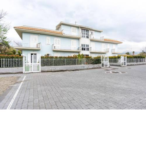 Delightful Apartment in Fondachello with Private Garden