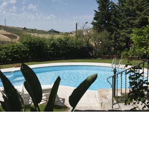 Delightful charming house with pool and all the facilities you need