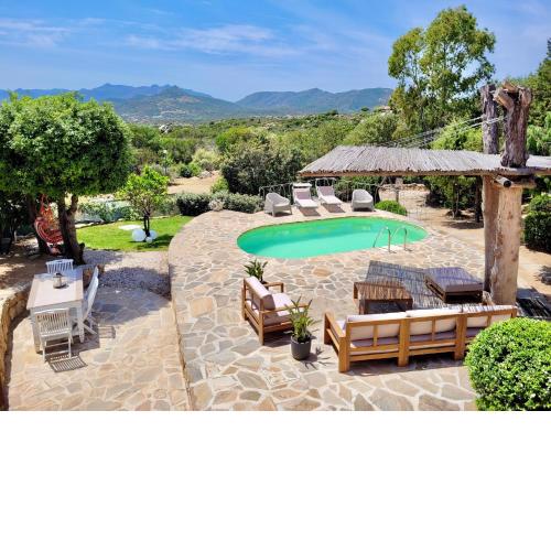 DELIGHTFUL COTTAGE WITH POOL